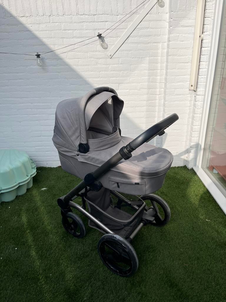 Mutsy kinderwagen met reiswieg, zitje & accessoires, Kinderen en Baby's, Kinderwagens en Combinaties, Gebruikt, Mutsy, Verstelbare duwstang