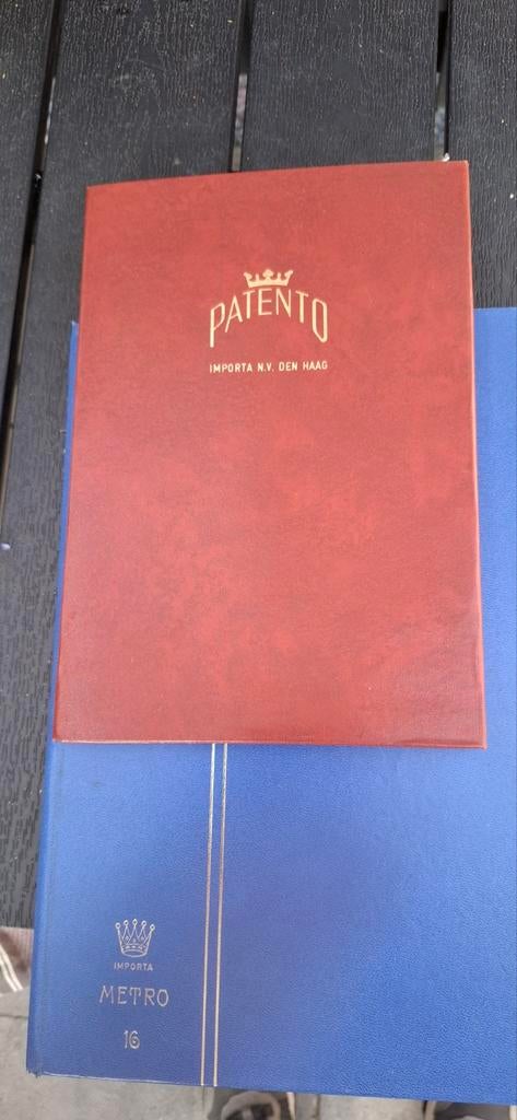 2 albums met gestempelde en ongestempelde postzegels, Postzegels en Munten, Postzegels | Nederland, Ophalen of Verzenden, Na 1940