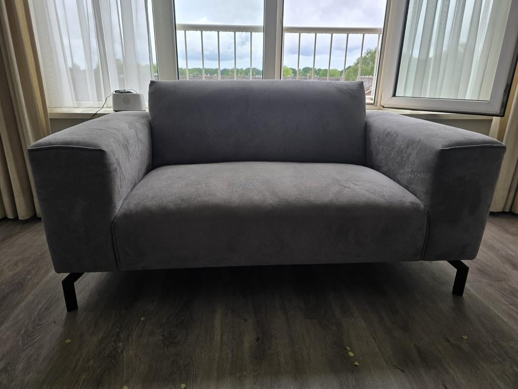 In zeer goede staat Prominent 2 zit bank, 2 jaar oud, Huis en Inrichting, Ophalen, 150 tot 200 cm, Tweepersoons, 75 tot 100 cm