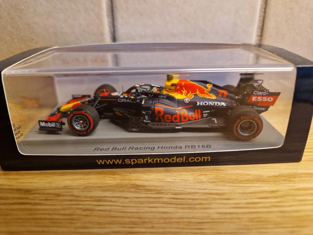 F1 redbull racing rb16b Sergio perez win gp Azerbeidzjan2021, Ophalen of Verzenden, Zo goed als nieuw, Auto, Overige merken