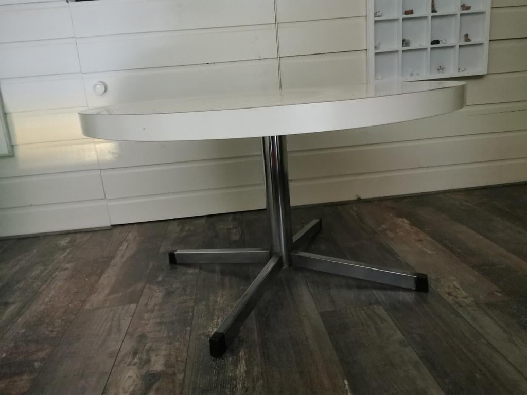 Retro salontafel met chromen poot., Ophalen, Gebruikt, 50 tot 100 cm, Rond