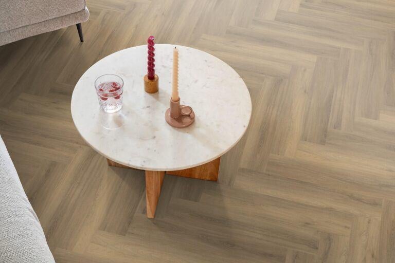 YUP Paddington herringbone click SRC natural l €19,90, Crème, 75 m² of meer, Nieuw, PVC CLICK VISGRAAT