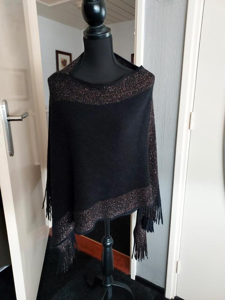 Annelies Fortuin Poncho Zwart met Goudkleurige Details, Kleding | Dames, Truien en Vesten, Zo goed als nieuw, Zwart, Ophalen of Verzenden