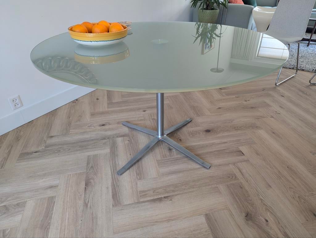 Mooie Walter Knoll eettafel, matglas, diameter 130 cm, Ophalen, Rond, Zo goed als nieuw, 100 tot 150 cm