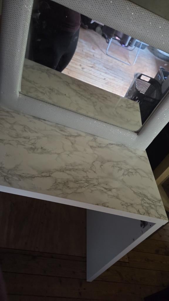 Marmerlook make up tafel / kaptafel / tafeltje met spiegel, Ophalen, Gebruikt, 100 tot 150 cm, 75 tot 100 cm