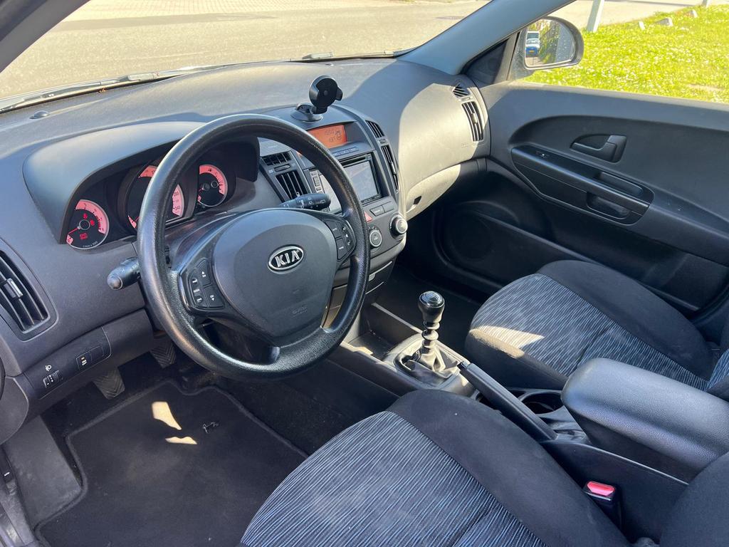 Kia (Pro) Cee d 1.4 Sporty Wagon 2009 Airco PDC Trekhaak, Voorwielaandrijving, Zwart, 4 cilinders, 1396 cc