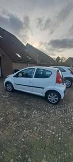 Peugeot 107 1.0 12V 5DR 2011 Wit, Auto's, Voorwielaandrijving, Stof, 4 stoelen, Origineel Nederlands