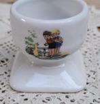 Oud Frans wit porseleinen eierdopje met kinderen en dieren, Ophalen of Verzenden