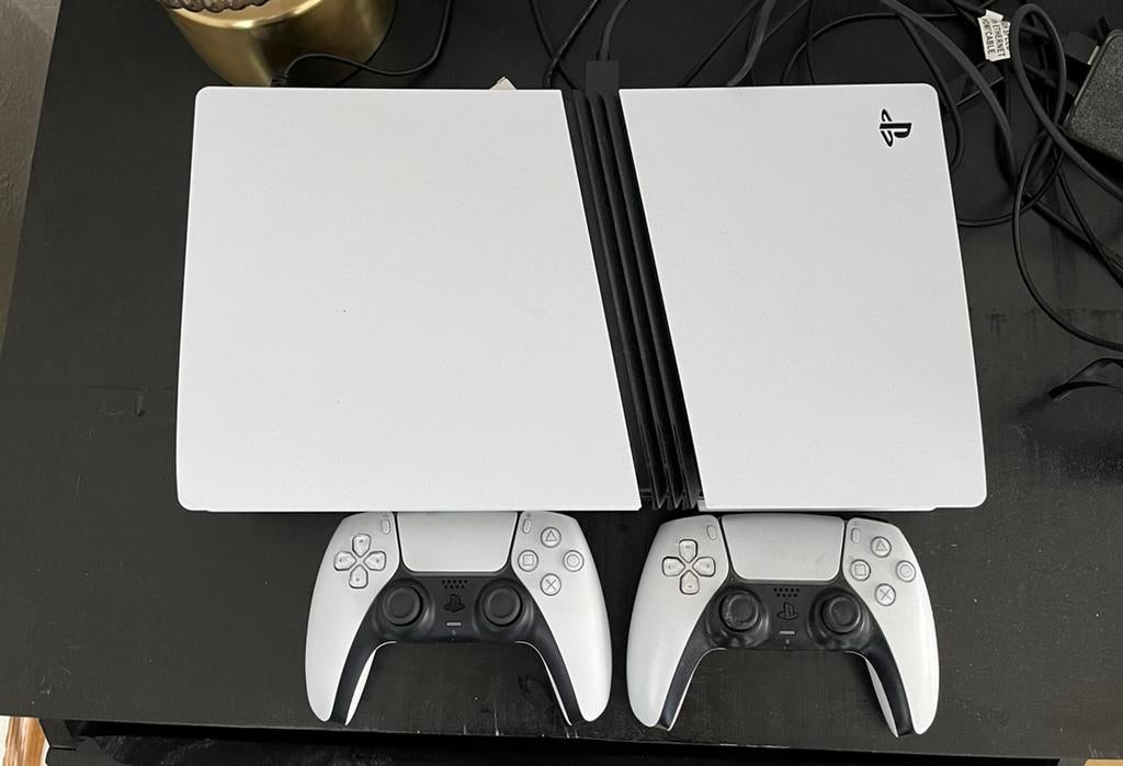 PS5 Pro | Disc Drive | 2 Controllers | 1 maand oud |Garantie, Spelcomputers en Games, Ophalen, Zo goed als nieuw
