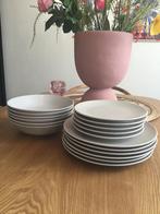 17 delige bordenset/ lichtgrijs/beige /Ikea🤎, Ophalen, Gebruikt, Bord(en), Overige stijlen