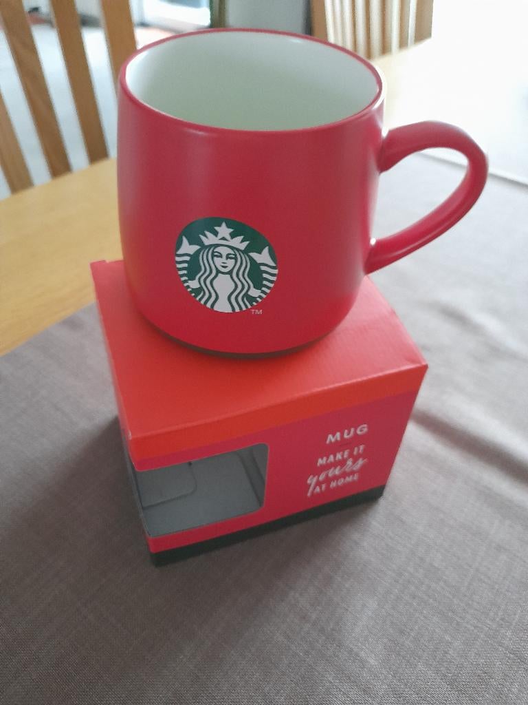 Nieuwe rode starbucks beker in doos, Nieuw, Ophalen of Verzenden, Overige stijlen, Kop(pen) en/of Schotel(s)