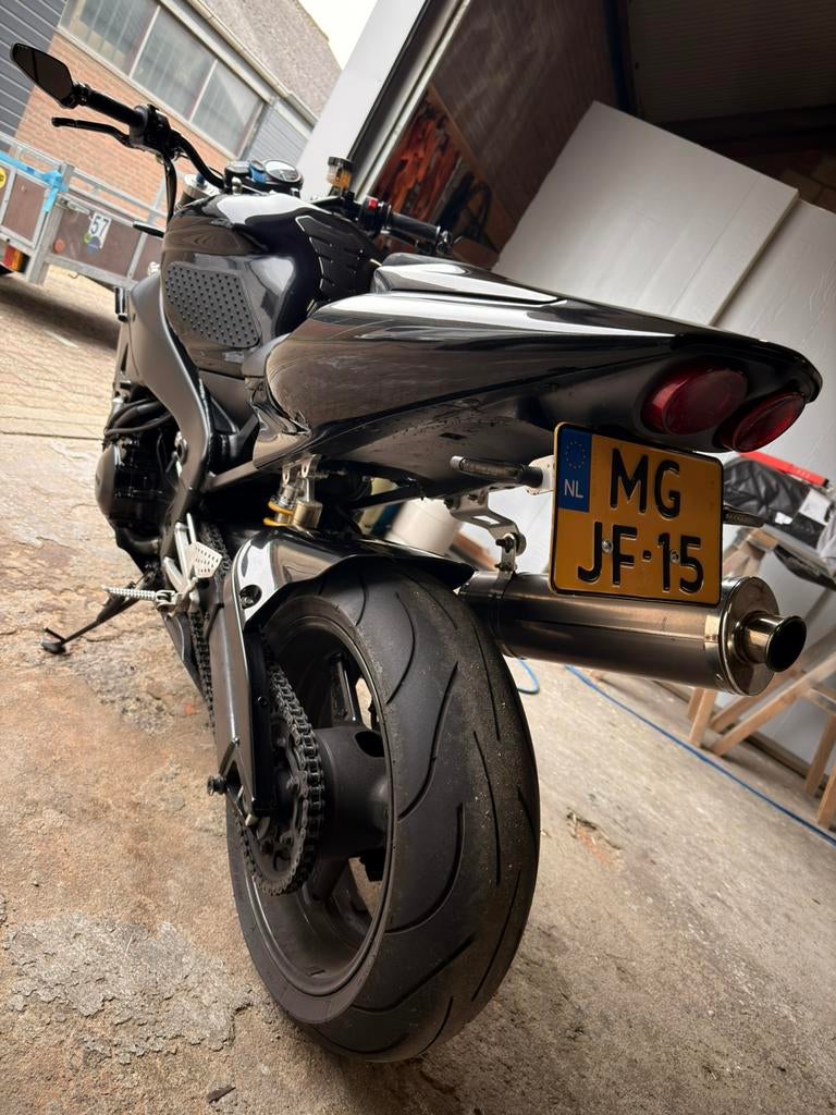 Yamaha R1 black on black naked 2002🔥, Motoren, Particulier, Super Sport