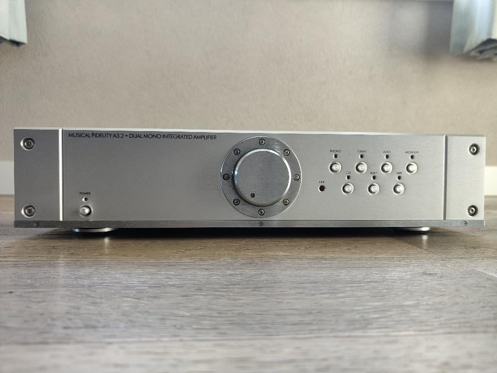 Musical Fidelity A3.2 geïntegreerde versterker, Gebruikt, 120 watt of meer, Stereo, Ophalen
