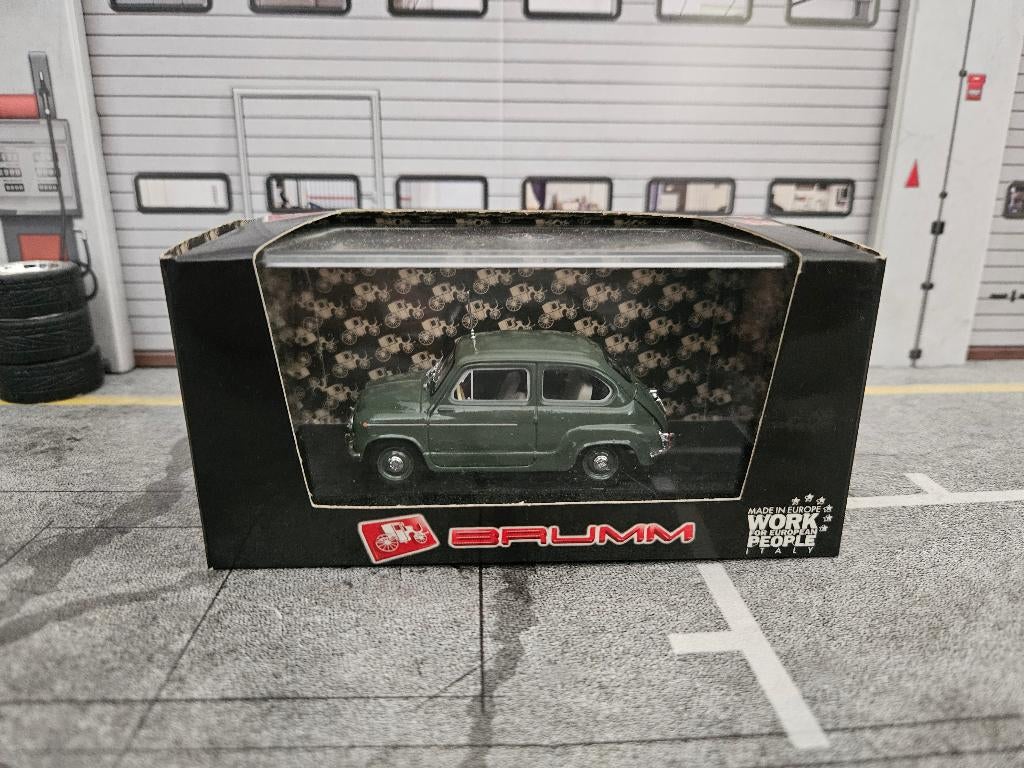 Universal Hobbies UH 1/43 - Renault Scenic 2003 Jaune