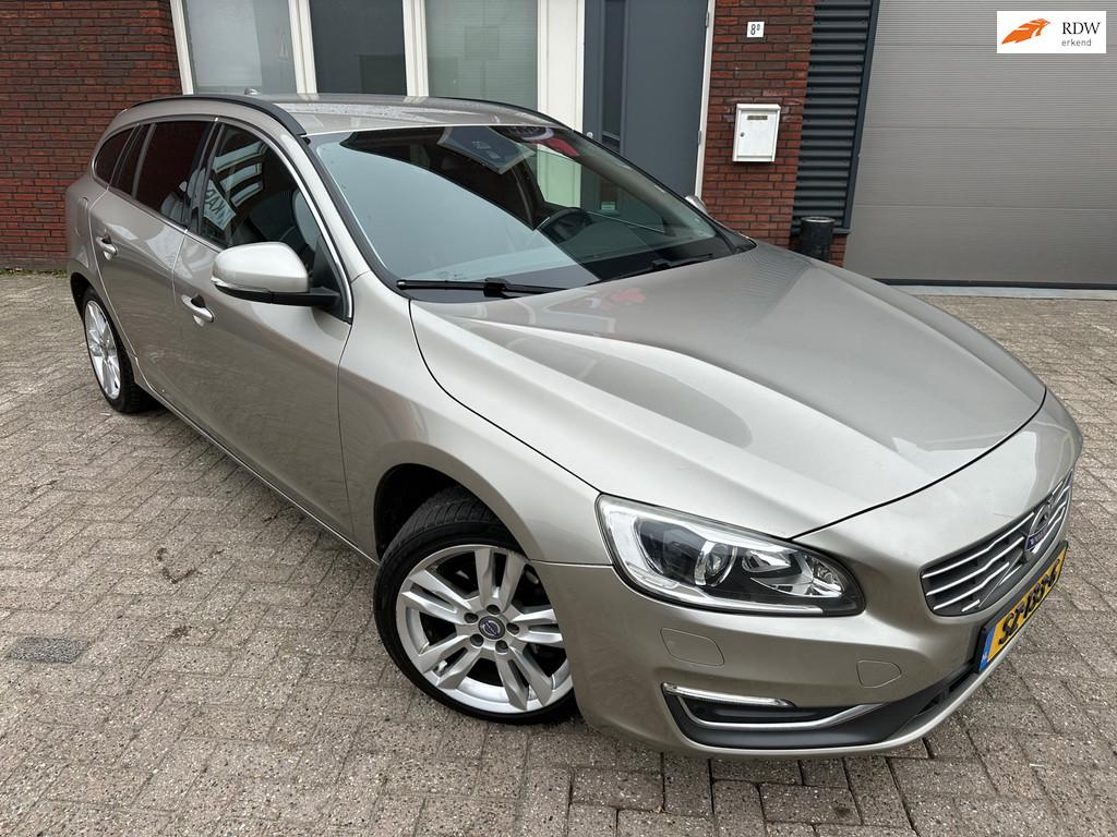 Volvo V60 / Navi / Leder / PDC / Cruise / AUT, Auto's, Euro 5, Stof, 84 €/maand, Te koop