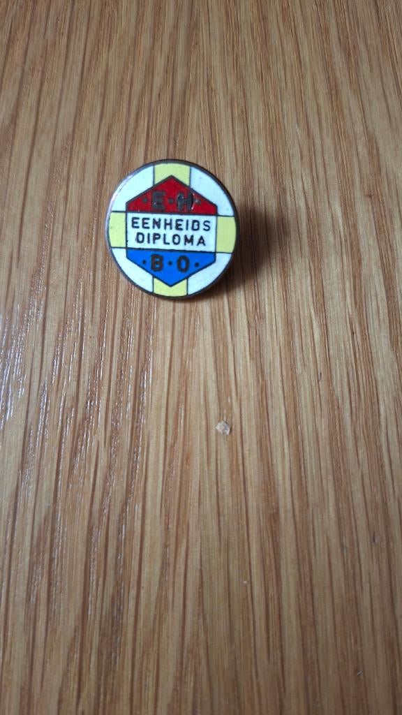 Speldje EHBO, Ophalen of Verzenden, Zo goed als nieuw, Overige onderwerpen, Speldje of Pin