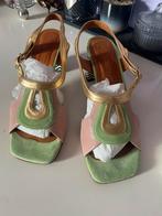 Chie Mihara 39, Kleding | Dames, Schoenen, Overige kleuren, Zo goed als nieuw, Sandalen of Muiltjes, Ophalen of Verzenden