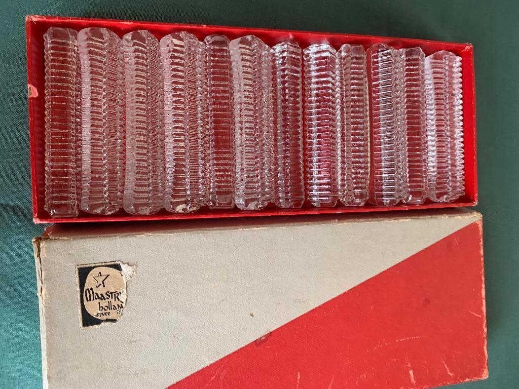 Doos met  12 puntgave glazen messenleggers  (maastricht), Ophalen of Verzenden