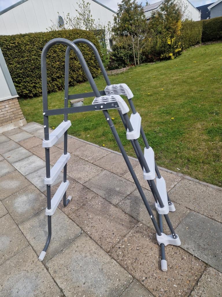 Zwembad trap, Ophalen of Verzenden, Zo goed als nieuw