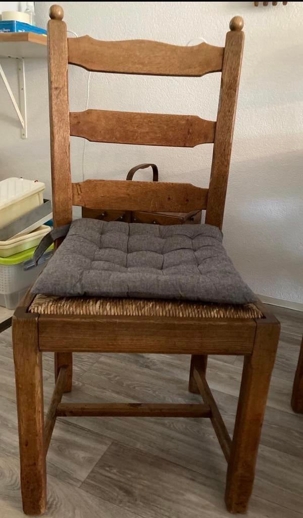 Eiken eettafel met 4 stoelen en rieten zitting, Ophalen, Gebruikt, Eikenhout, 50 tot 100 cm