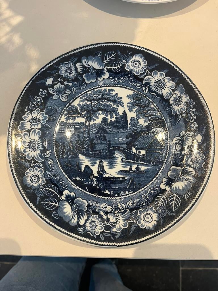 Antiek bord Wildrose door Petrus Regout, Antiek en Kunst, Antiek | Servies compleet, Ophalen