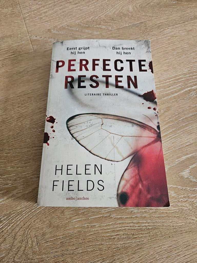 Perfecte Resten - Helen Fields (Literaire thriller), Ophalen of Verzenden, Zo goed als nieuw, Helen Fields, Nederland