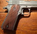 Colt M 1911 A1 1943 EU repro grips bruin / USA, Verzamelen, Militaria | Tweede Wereldoorlog, Ophalen of Verzenden, Amerika