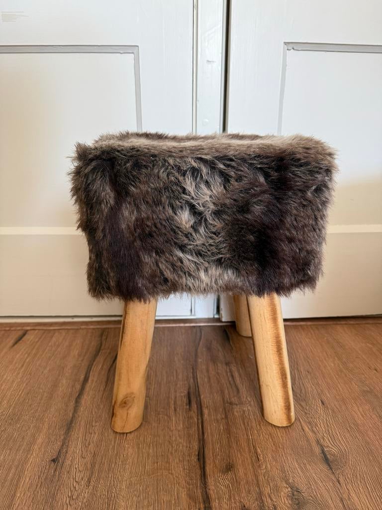 Krukje met zachte nep bont zitting, Huis en Inrichting, Ophalen, Zo goed als nieuw, Hout