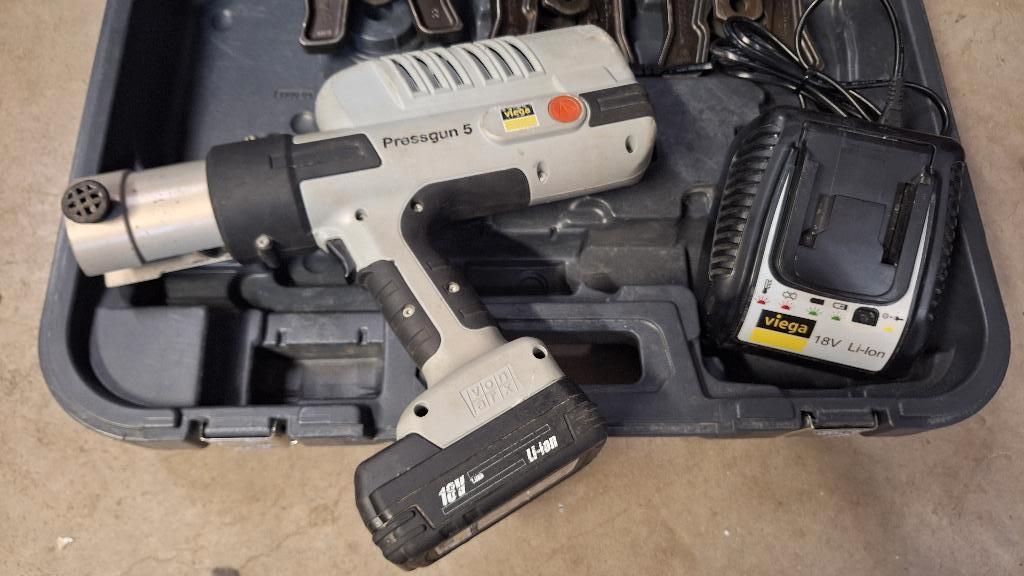 Viega Pressgun 5 Accu perstang persapparaat Met 6 bekken!!!, ., Ophalen of Verzenden, Zo goed als nieuw, .