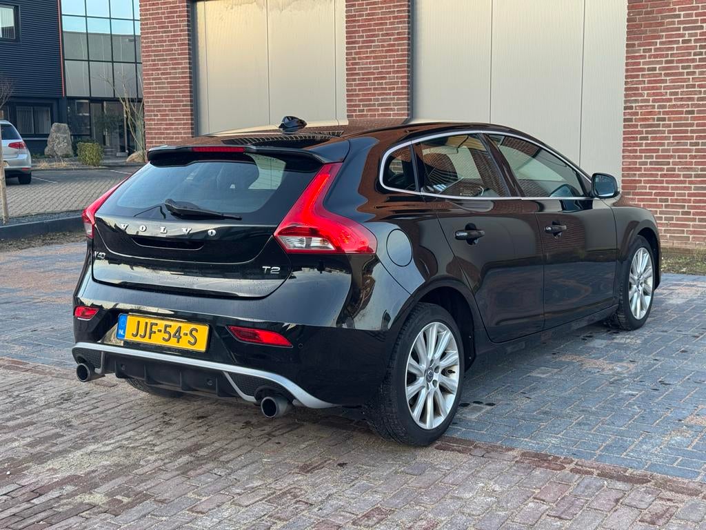 Volvo V40 R-Design 2.0 T2 122PK 2015 Zwart, Auto's, Volvo, Voorwielaandrijving, Zwart, 4 cilinders, 1331 kg