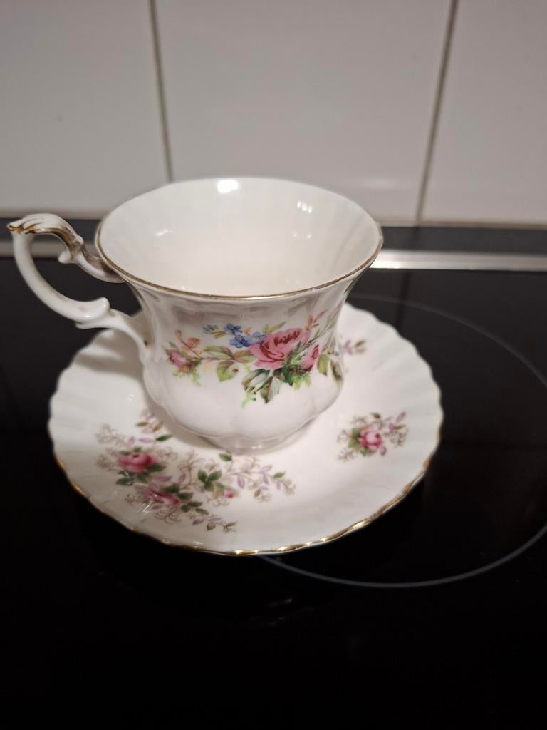 Kop en schotel, Ophalen of Verzenden, Zo goed als nieuw, Porselein, Kop en/of schotel
