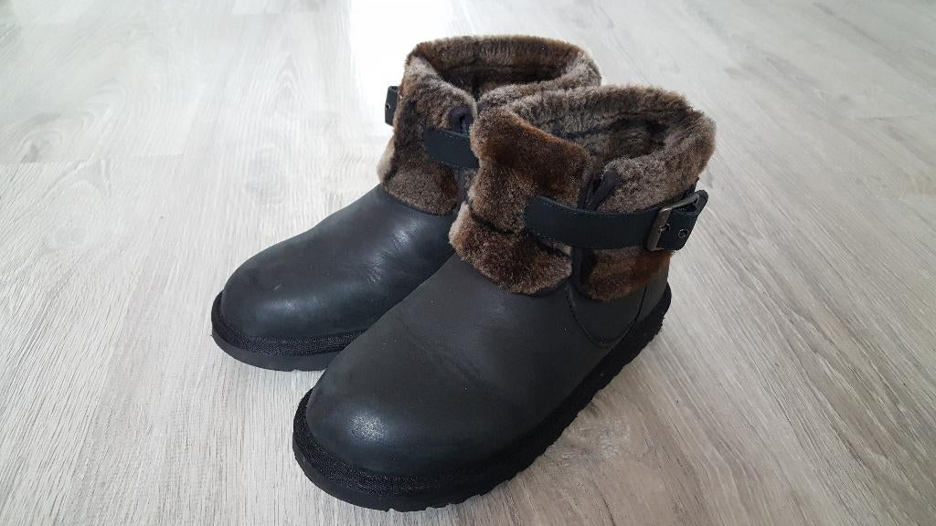 Zwarte uggs schoenen maat 37, UGG, Zwart, Lage of Enkellaarzen, Ophalen of Verzenden