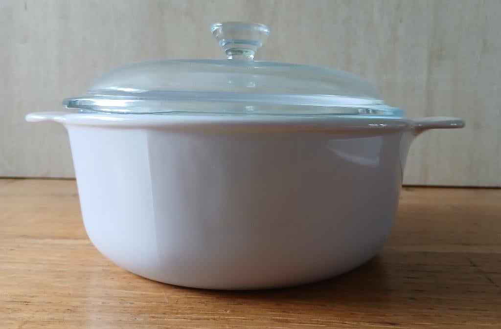 Corning France ronde witte schaal met deksel, Ophalen of Verzenden, Overige stijlen, Glas, Schaal of Schalen