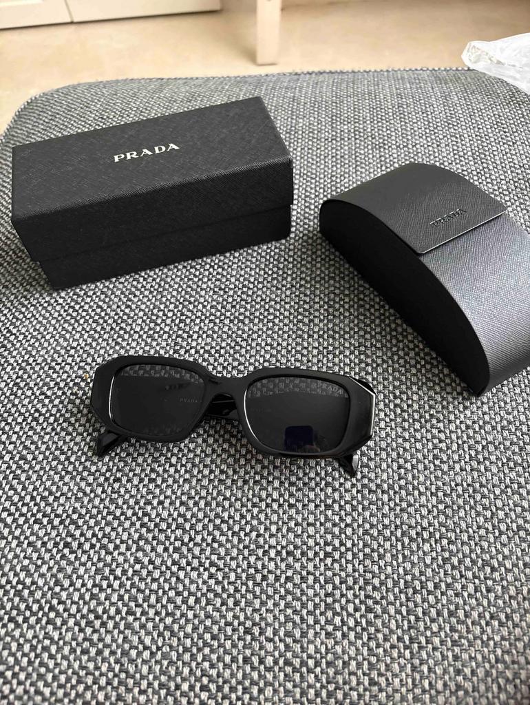 Prada zonnebril, Ophalen of Verzenden, Zo goed als nieuw, Zwart, Prada