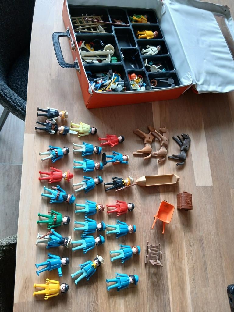 Playmobil 1974 partij cowboys en indianen in koffertje, Ophalen of Verzenden, Gebruikt