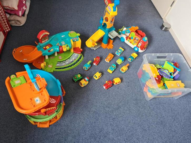 Grote set V-tech ToetToet Auto's met diverse banen, Kinderen en Baby's, Speelgoed | Vtech, Gebruikt, 6 maanden tot 2 jaar, Ophalen