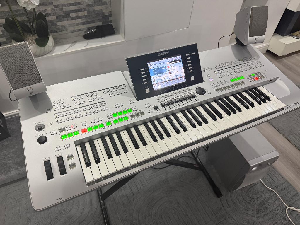 Yamaha tyros 3 xl met stand, Muziek en Instrumenten, Ophalen, 61 toetsen, Yamaha, Zo goed als nieuw