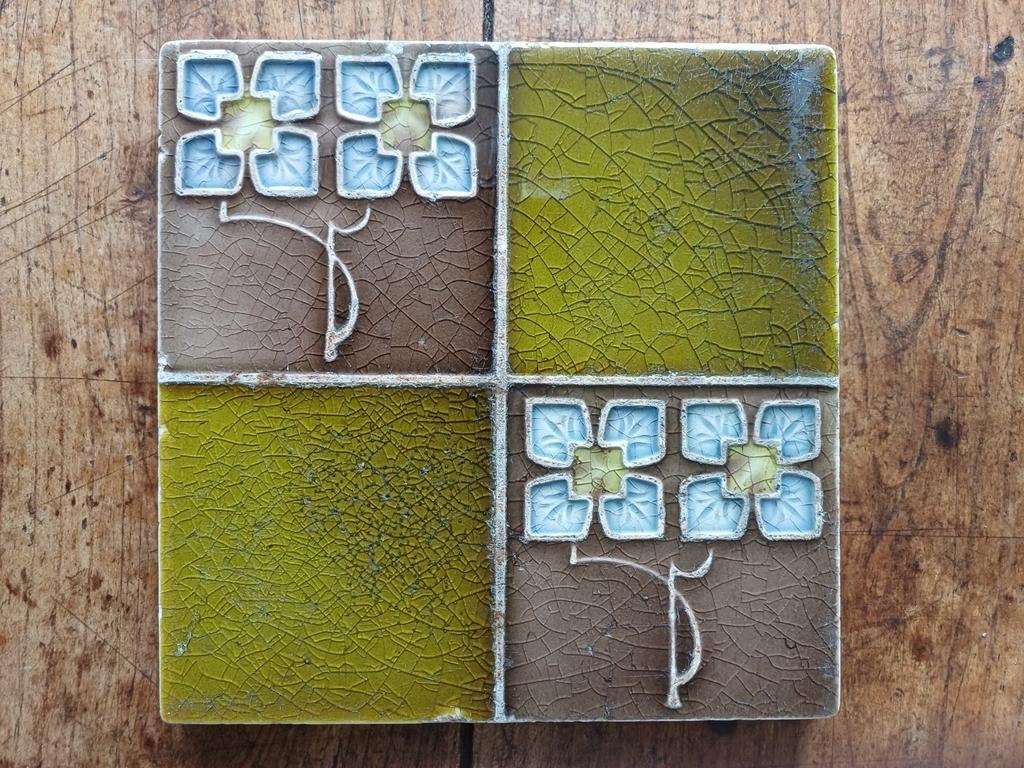 Antieke Art Nouveau (Jugendstil) wandtegel 15,3x15,3 cm, Antiek en Kunst, Antiek | Wandborden en Tegels, Ophalen of Verzenden
