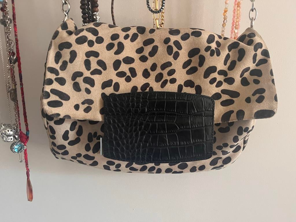 Leopard print schoudertas van jimmy choo  h&m, Ophalen of Verzenden, Zo goed als nieuw, Beige, Schoudertasje