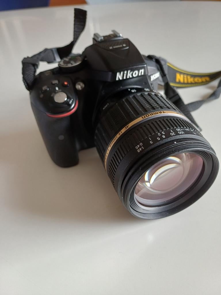Nikon D5300 met 18-55mm lens, optioneel Tamron 28-200mm, Audio, Tv en Foto, Fotocamera's Digitaal, Ophalen of Verzenden, Zo goed als nieuw