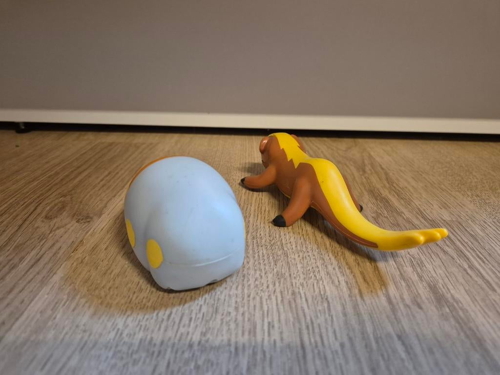 Pokemon mcdonalds speeltjes yungoos en grubbin, Verzamelen, Poppetjes en Figuurtjes, Ophalen of Verzenden