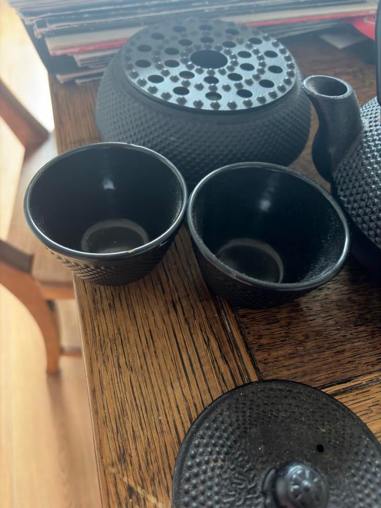 Bredemeijer Zwart gietijzeren theelicht met twee theekopjes, Antiek en Kunst, Ophalen of Verzenden