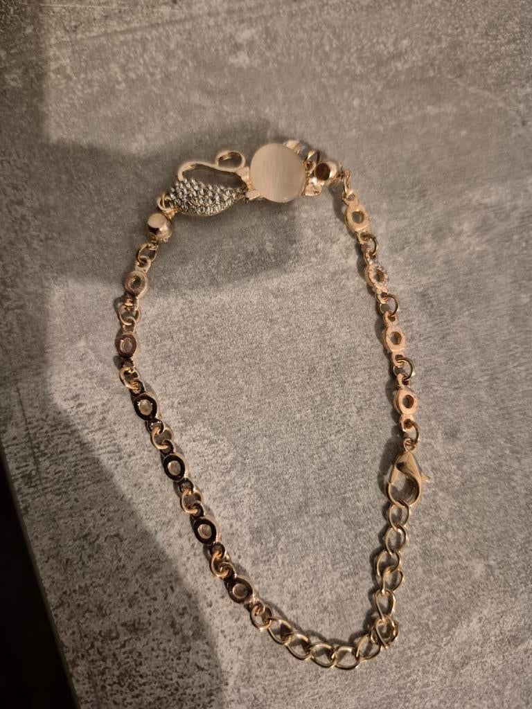 Goud gekleurde armband met kattenbedel en strass, Sieraden, Tassen en Uiterlijk, Armbanden, Overige materialen, Met bedels of kralen