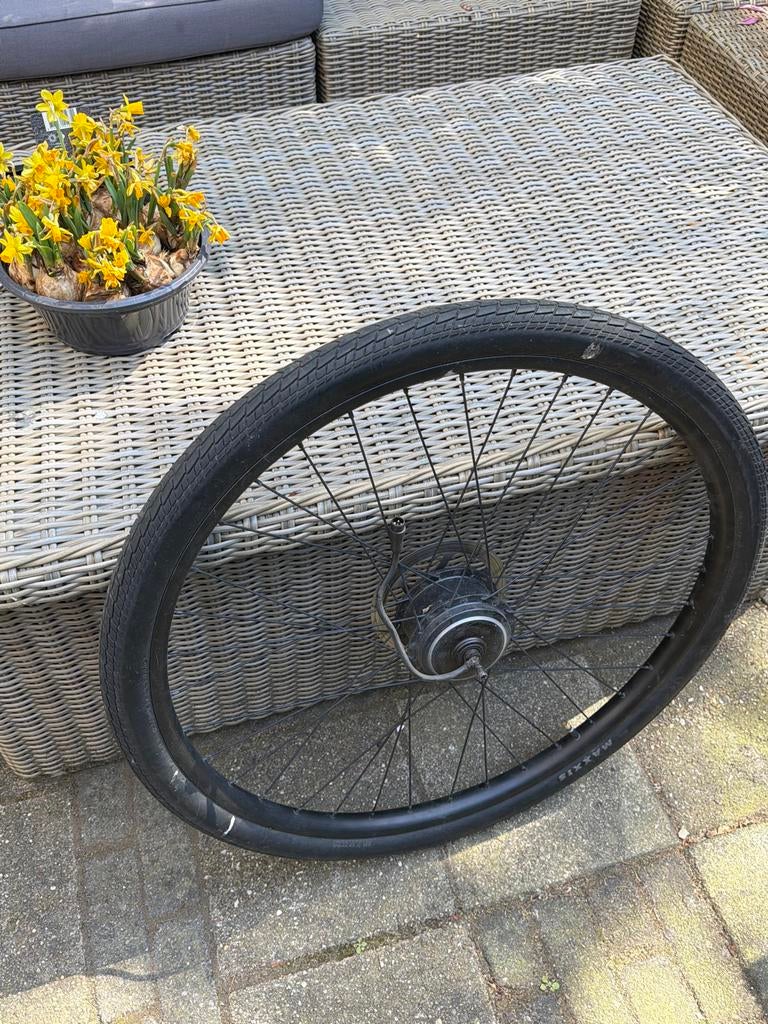 vanMoof voorwiel met motor en Maxxis band, Fietsen en Brommers, Fietsonderdelen, Ophalen of Verzenden, Zo goed als nieuw, Aluminium