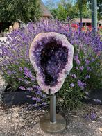 Amethist geode (10) van 55 kg, diep paars mooie kristallen., Ophalen of Verzenden, Mineraal