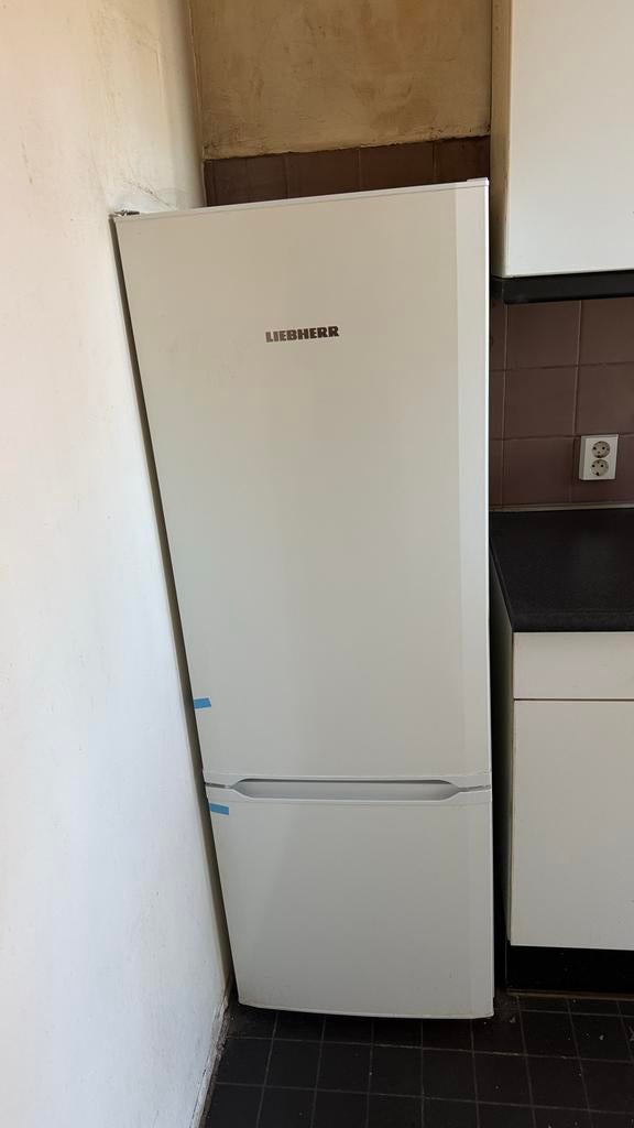Gratis af te halen: Liebherr koelkast met vriesvak, Witgoed en Apparatuur, Koelkasten en IJskasten, 150 tot 200 liter, Gebruikt