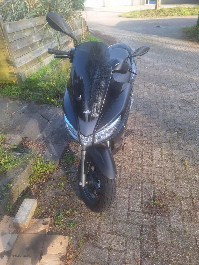 Aprilia SRX 50 Scooter - Zwart, Fietsen en Brommers, Scooters | Aprilia, Maximaal 45 km/u, SR 50, Ophalen of Verzenden, Zo goed als nieuw