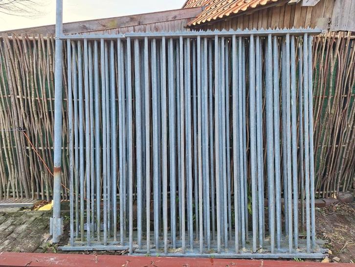 Gegalvaniseerd hekwerk met hanekam, diverse lengtes, Tuin en Terras, Tuinhekken en Hekwerk, Gebruikt, Spijlenhekwerk, IJzer, Ophalen of Verzenden