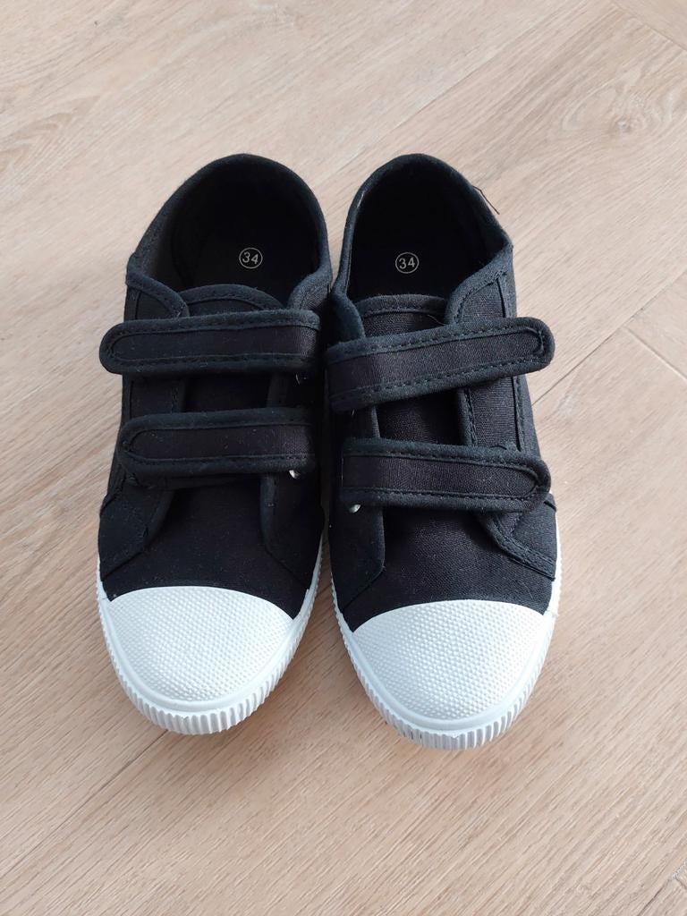 Zwarte gymschoenen maat 34 (ZGAN), Kinderen en Baby's, Kinderkleding | Schoenen en Sokken, Ophalen of Verzenden, Zo goed als nieuw
