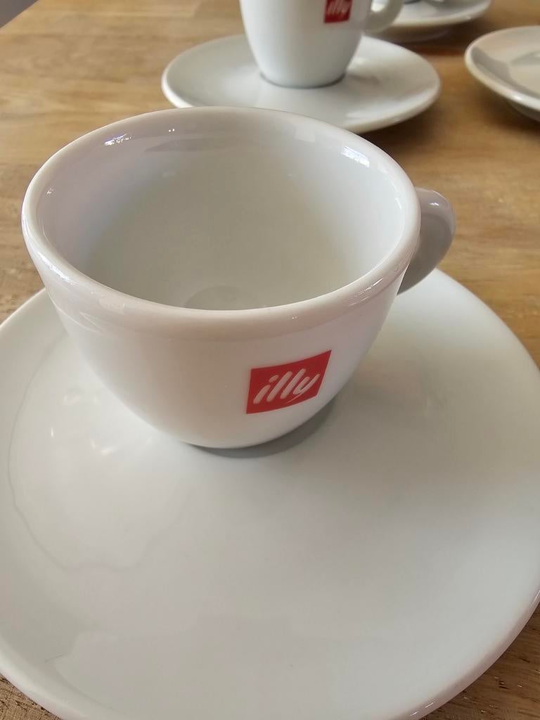 Illy espresso kopjes 5 stuks €25, Verzamelen, Ophalen of Verzenden, Zo goed als nieuw, Porselein, Kop en/of schotel